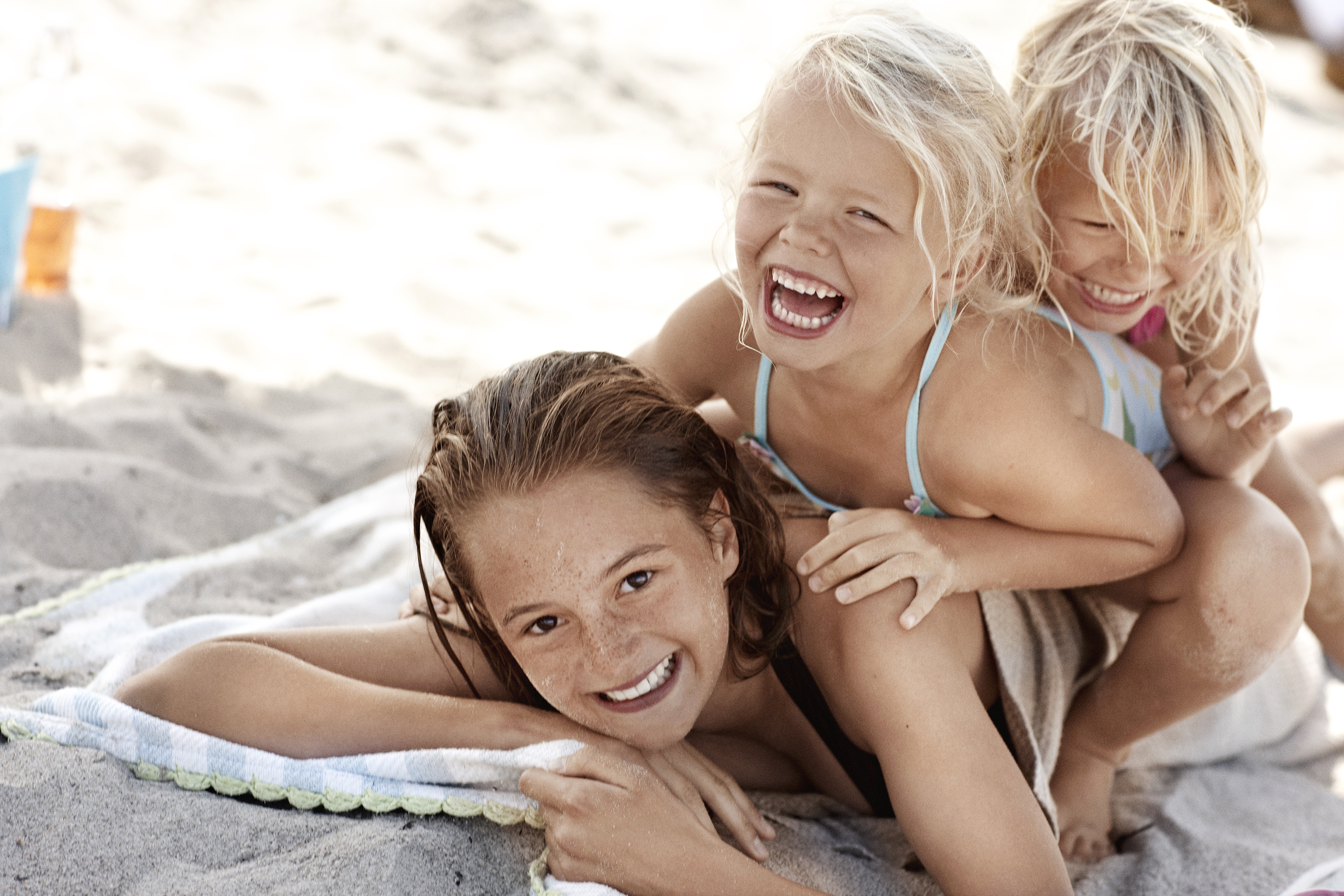 Children Playing On The Beach 3000Px 72Dpi